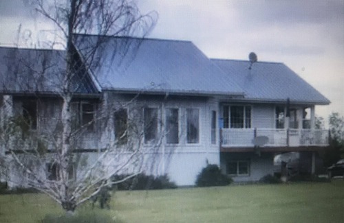 Morden House | Peaceful Country Home Away From Home in the Beautiful Pembina Hills Valley, Mbca