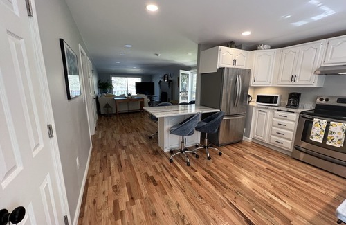 Woodstock House | Peaceful "Country Lake Oasis" with private beach directly on site!n