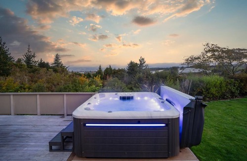 Upper Moutere House | Peaceful Country Home with Amazing Views - Near Mapua