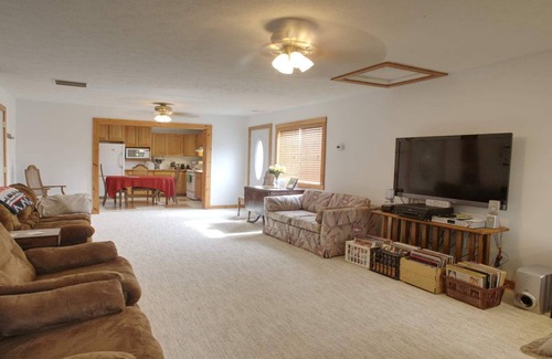 Unionville House | Peaceful Country Setting Off the Beaten Path Close to Everything