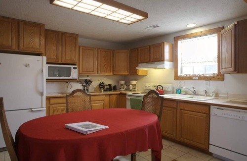 Unionville House | Peaceful Country Setting Off the Beaten Path Close to Everything