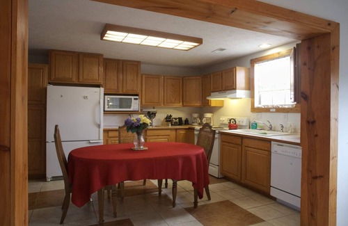 Unionville House | Peaceful Country Setting Off the Beaten Path Close to Everything