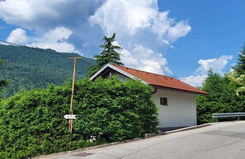Tolmin House | Peaceful Countryside Holiday Home with Terrace - One Bedroom Holiday Home with Terrace