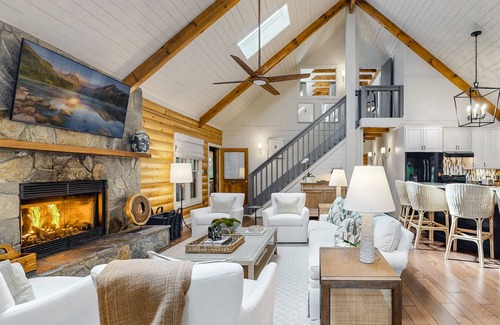 Cullowhee House | Peaceful Cove Lake House - Private Lake Glenville Access