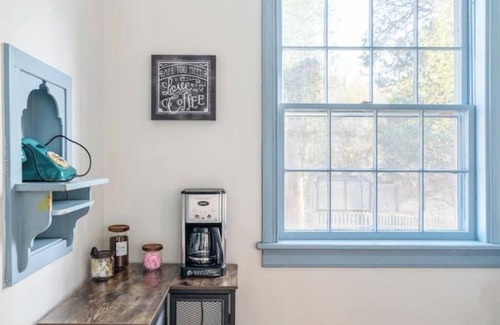 Glen Allen House | Peaceful & Cozy 2 Bedroom Unit with Large Fenced Backyard-Family & Pet Friendly