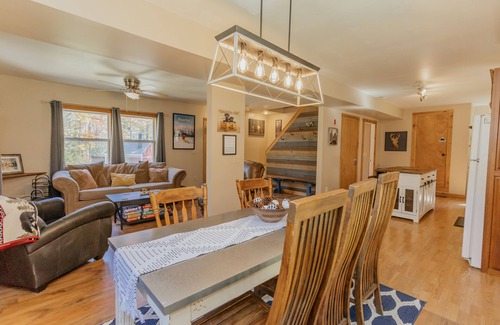 Strong Cabin | Peaceful, Cozy Cabin Getaway - 4 Season Cabin
