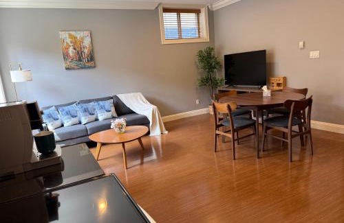 West Side House | Peaceful & Cozy Home with 3 rooms, 2 SHARED Bathrooms and SHARED Common Space