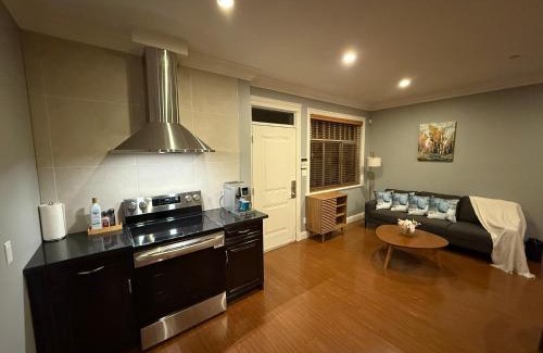 West Side House | Peaceful & Cozy Home with 3 rooms, 2 SHARED Bathrooms and SHARED Common Space