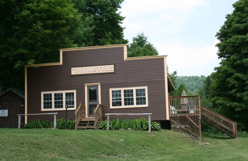 Washington Cabin | Peaceful, cozy, off-grid cabin on a horse farm in the beautiful mountains of VT.
