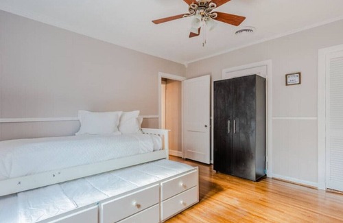 Oak Cliff House | Peaceful Cozy Stay House