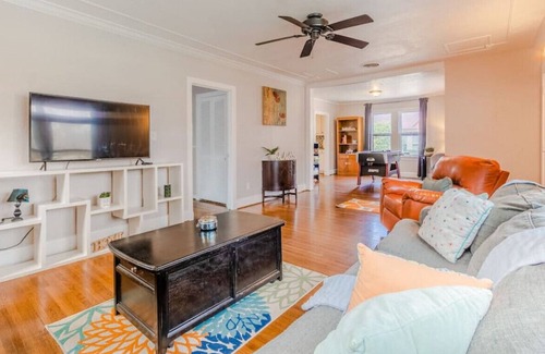 Oak Cliff House | Peaceful Cozy Stay House