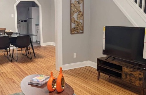 Downtown Baltimore House | Peaceful Cozy Townhouse