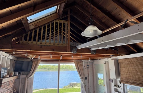 Weweantic Cottage | Peaceful Cozy Water Front Cottage. Step back in time and ENJOY