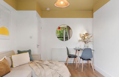 Tollington Apartment | Peaceful Crouch Hill Flat by MoreThanStays