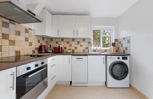 Tollington Apartment | Peaceful Crouch Hill Flat by MoreThanStays