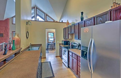 Carbondale House | Peaceful Custom Carbondale Home with Deck, Near SIU!