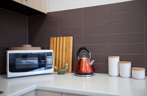 Mill Park House | Peaceful Designer 2BR@Leafy Mill Park