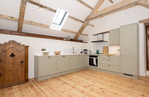 Crediton House | Peaceful Devon hideaway with wood fired hot tub and great pubs.