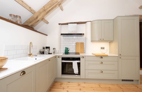 Crediton House | Peaceful Devon hideaway with wood fired hot tub and great pubs.