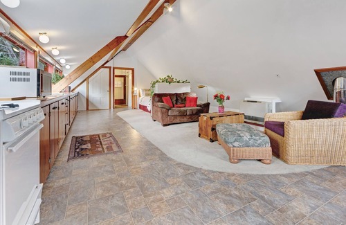 Fort Bragg House | Peaceful, dog-friendly studio with meadow views on 5 acres in the redwoods!