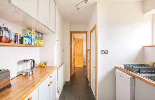 Bromley Cross House | Peaceful Double Room, Large TV, With Great Transport Links