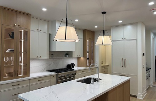 Oakville House | Peaceful Downtown Oakville Charming 4 bedroom house with WiFi & AC steps to lake
