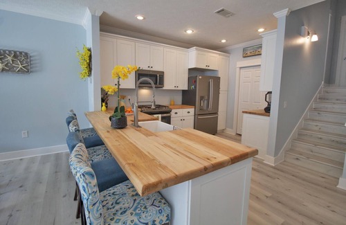 Mexico Beach House | PEACEFUL EASY FEEELING OFFERS GULF VIEWS & STEPS FROM BEACH! COMMUNITY POOL!