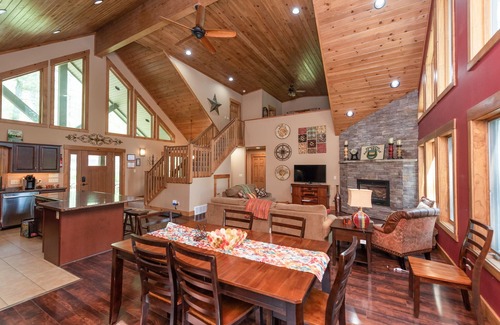 North Glade Hills House | Peaceful Easy Feelin': Lakefront, Dock, Pool Table, Horseshoes!