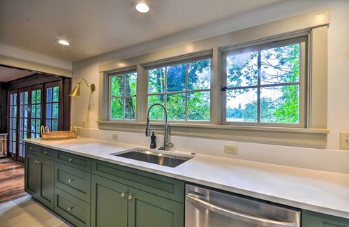 Carver Cottage | Peaceful + Elegant Cottage w/Riverside View