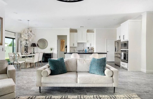 Bixby House | Peaceful Elegant Retreat