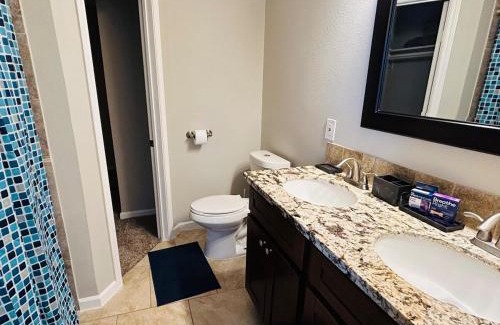 Houston House | Peaceful Entire Home 15 Mn IAH, 25 Mn frm Downtown