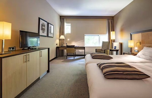 Zon en Schild Hotel | Peaceful Escape with Free Parking, Private Garden & Hiking Nearby
