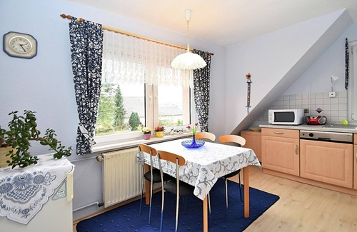 Seligenthal Apartment | Peaceful Family Base in Floh