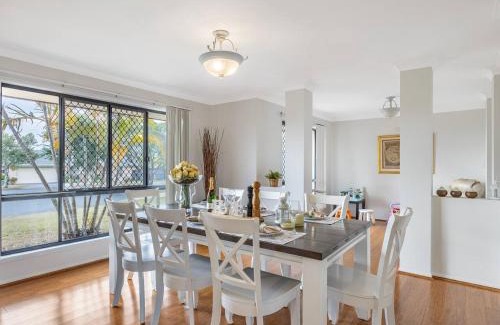 Parkinson House | Peaceful Family Entertained house at Parkinson