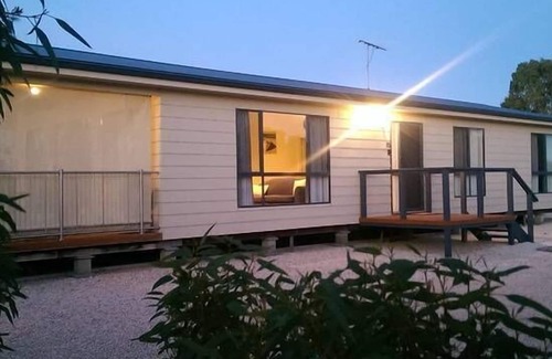 Dalrymple House | Peaceful family friendly accommodation close to the beach and jetty