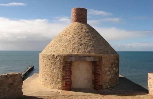 Dalrymple House | Peaceful family friendly accommodation close to the beach and jetty