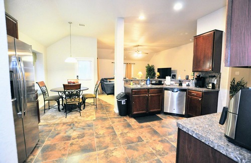 Houston House | Peaceful Family Friendly 4 Bd in North Houston