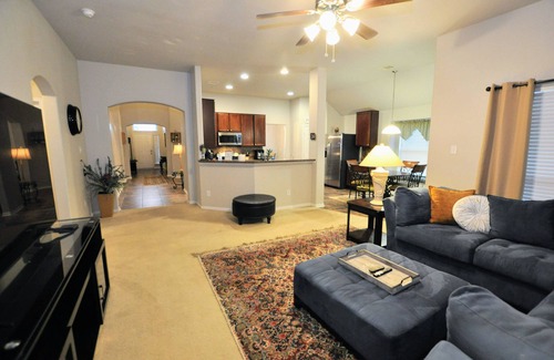 Houston House | Peaceful Family Friendly 4 Bd in North Houston