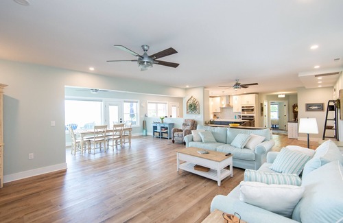 Cambridge House | Peaceful family get away with in ground pool and close to town