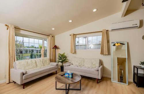 Glendora House | Peaceful Family Home with 3 Bedrooms and 2 Bathrooms