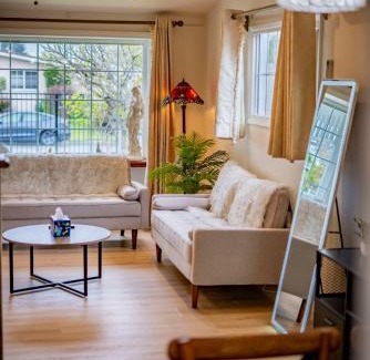 Glendora House | Peaceful Family Home with 3 Bedrooms and 2 Bathrooms