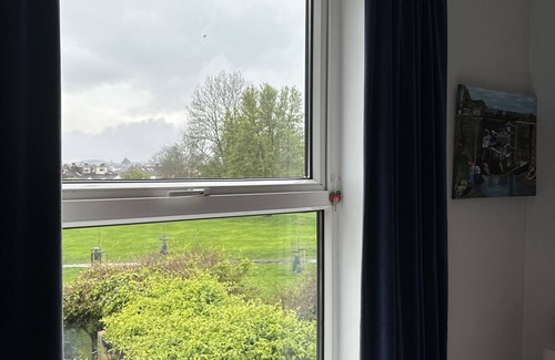 Horfield House | Peaceful Family Retreat Near Gloucester Road