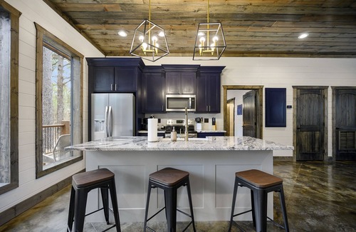 Pickens Cabin | Peaceful Family Retreat with Fido!