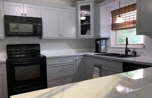 Longwood House | Peaceful family retreat-centrally located for attraction options!
