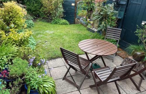 Horfield House | Peaceful Family Retreat Near Gloucester Road