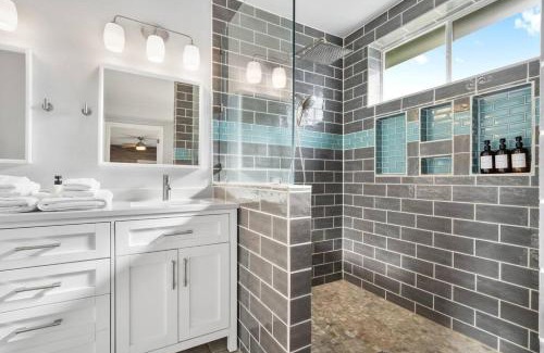 Mountlake Terrace House | Peaceful Family Retreat Home w Firepit n Grill
