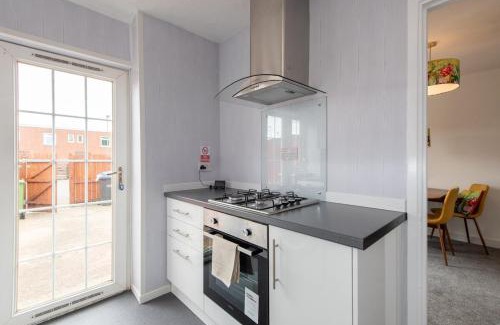 Newton Aycliffe House | Peaceful Family & Workers Home Near Train Station