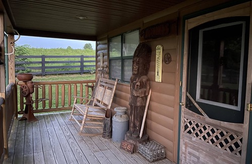 Russell Springs Cabin | Peaceful farm 3 miles from town and close to lake