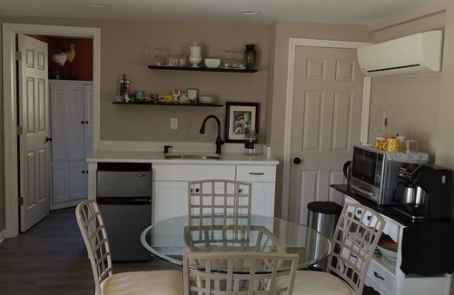 Wallingford Apartment | Peaceful farm area, on the reservoir, near vineyards