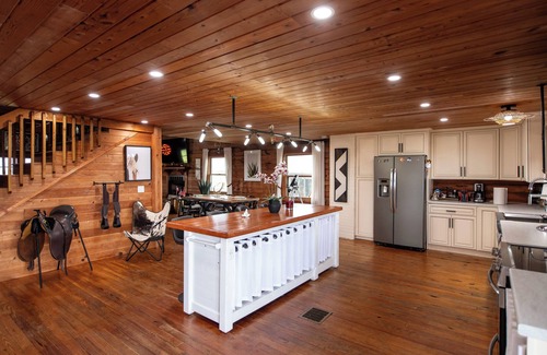 Okeechobee Cabin | Peaceful Farm Cabin Getaway, 2BR w/WiFi, AC & Sunrise Views